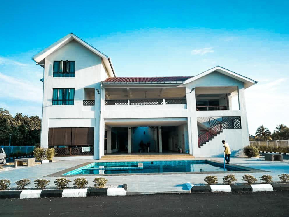 Ksb Village Resort Kampong Tambak Exterior photo